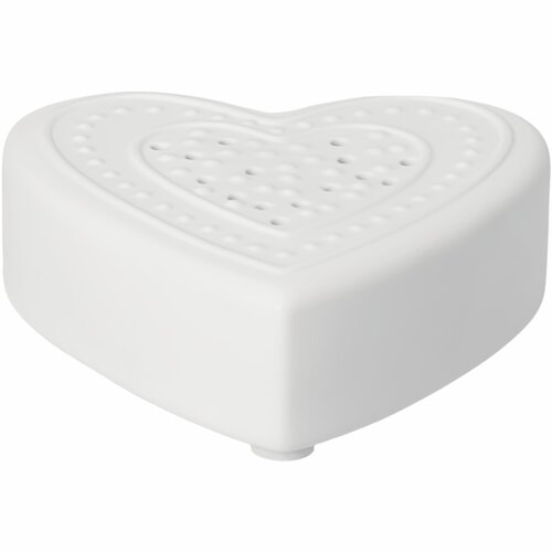 Coração decorativo branco com pequenos orifícios e desenhos em relevo.